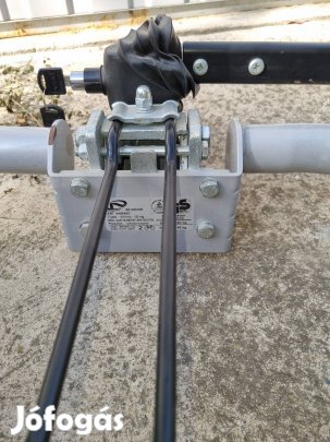 kerékpár szallito vonohorogra zárható. 