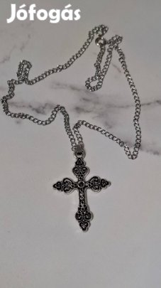 kereszt medál nyaklánccal