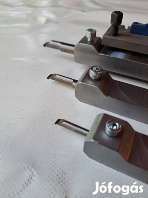 késtartó késekkel vídia