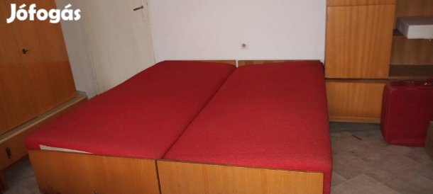 kétszemélyes heverő.