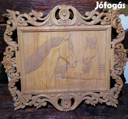 kézzel faragott fa lovas kép