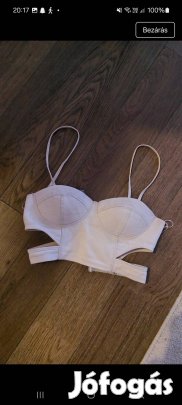 kivágott has póló