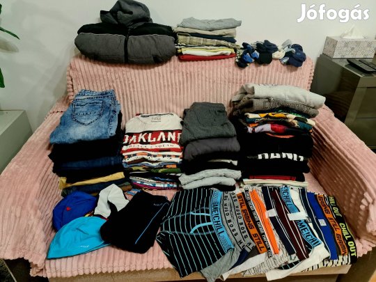 komplett ruhatár/fiú 146-152-es méret.