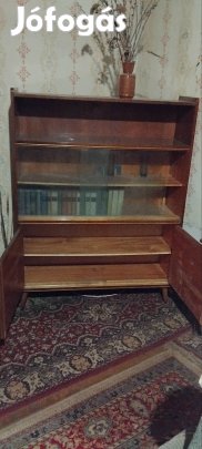 könyves szekrény alul kisebb polcos szekrény 