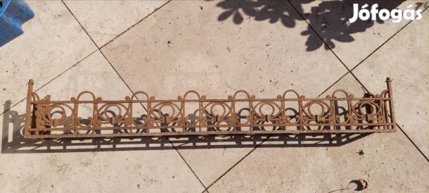 kovácsoltvas virágtartó fém 