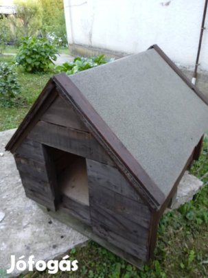 közepes méretű kutyaház 