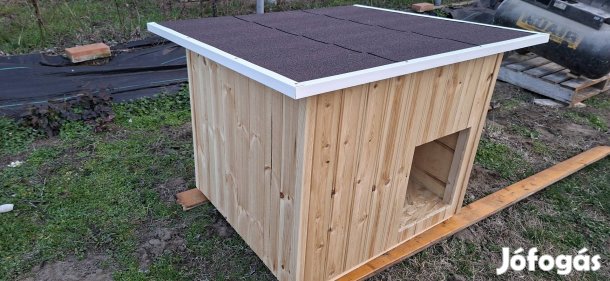 közepes méretű szigetelt kutyaház nyitható tetővel!