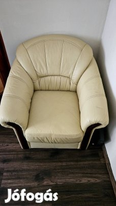 krém színű bőr, alig használt fotel