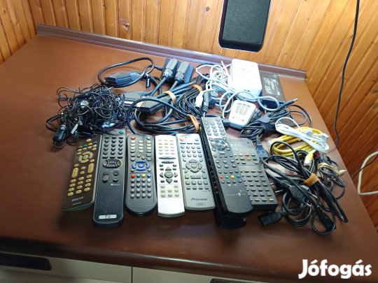 különfele csatlakozók tv hez laptophoz hibás távirányitók