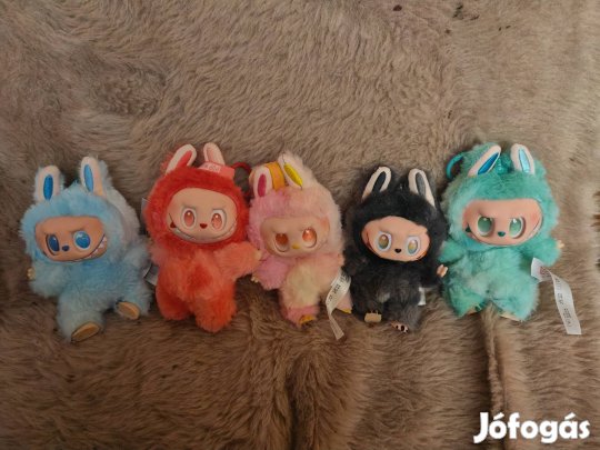 labubu kulcstartó figura 