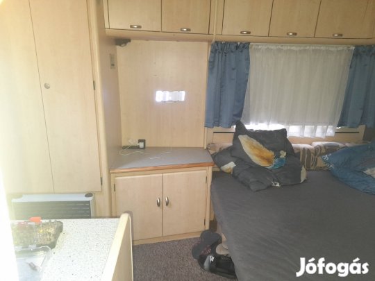 lakókocsi műszakival