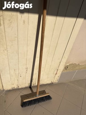 lux kerti drótos seprű