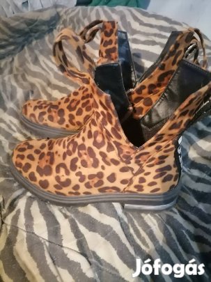 magasszárú női cipő 