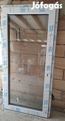 mahagóni átmenőkilincses műanyag teraszajtó