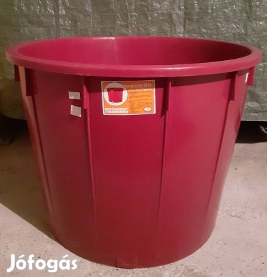 mastello márkájú,olasz1000literes szüretelőkád