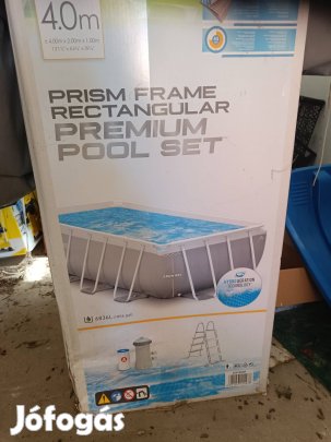 medence prism frame 4x2x1 méteres, képeken latható eszközökkel együtt.