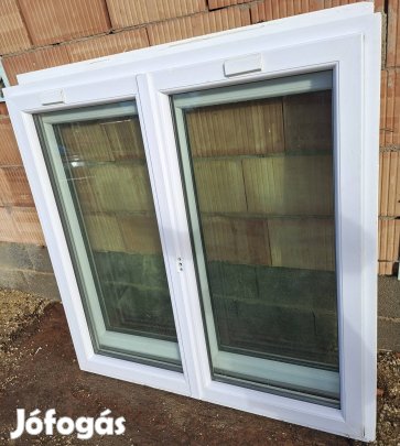 műanyag ablak 2db 135×137