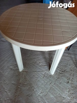 müanyag asztal eladó 