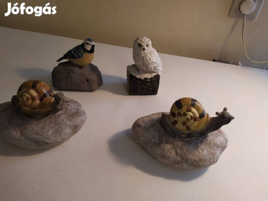 műanyag dísztárgyak