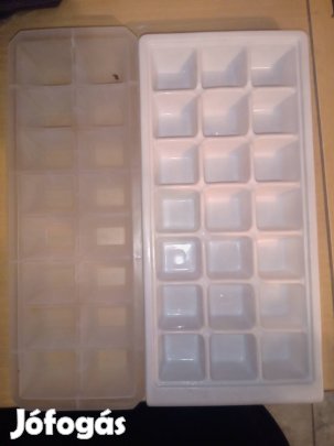 műanyag jégkocka tartó 