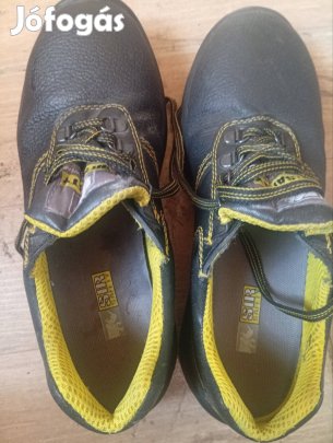 munkavédelmi bakancs 