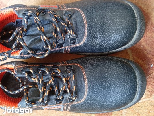 munkavédelmi cipő 