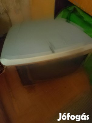 nagyképernyős üzemképes színes televízió 