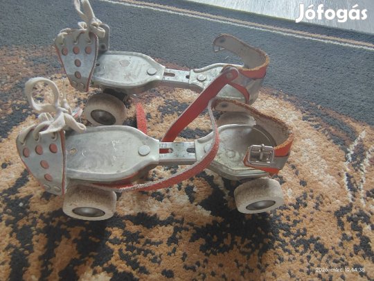 négykerekű korcsolya cipöre