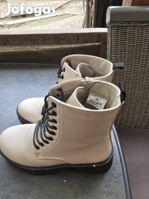 női csizma nem volt hordva 