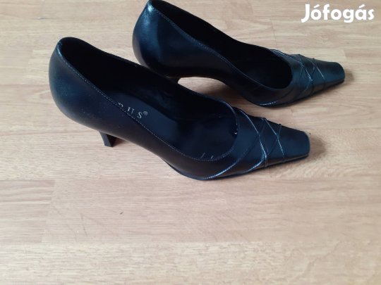 opusz márkájú,36os méretű női cipő
