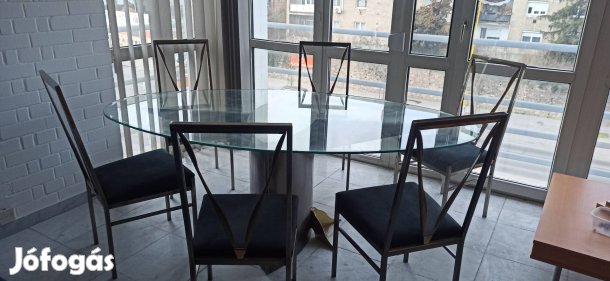 ovális üveg asztal székekkel