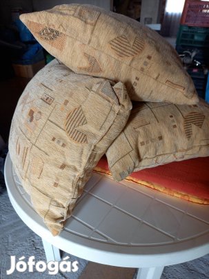 párna eladó garniturahoz volt