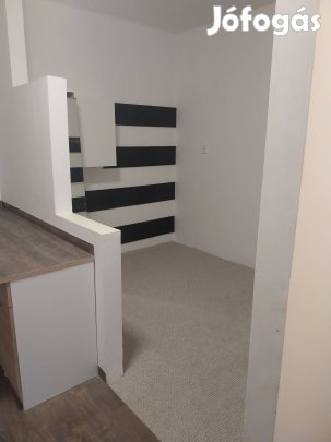 pécsett a belvárosban felújított 35 nm es lakás eladó