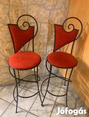 piros bárszékek