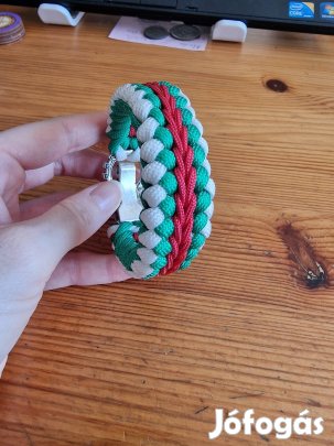 piros fehér zöld karkötő 