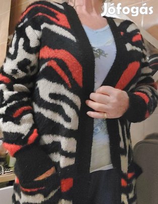piros fekete kötöttkabát