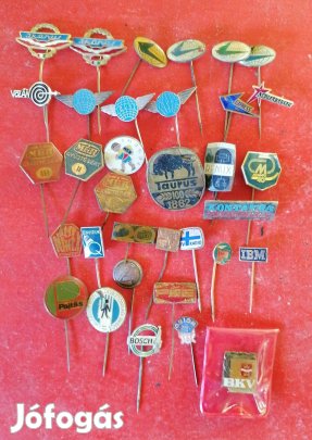 régi Magyar reklám jelvény csomag