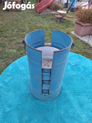 régi, fém ételhordó , étel hordó 2000 forintért eladó 
