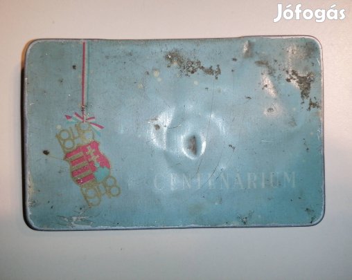 régi fém dobozka