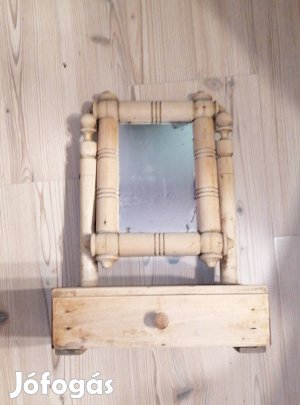 régi kis tükrös fa szekrény