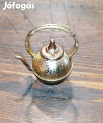 régi kis vitrintárgy