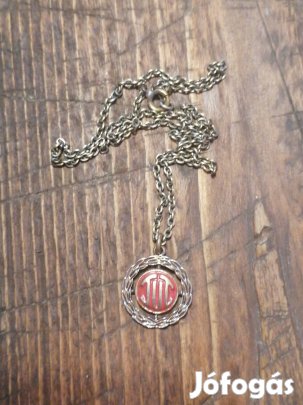 régi lánc medállal
