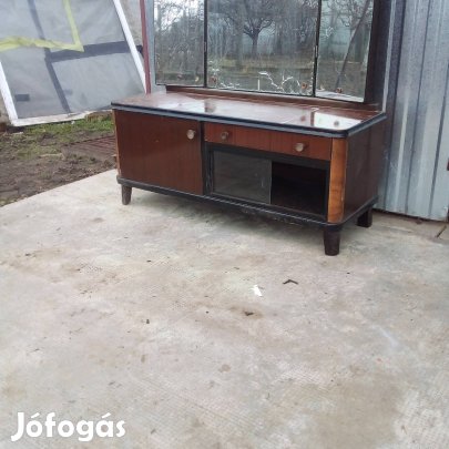 regi tukros szekreny