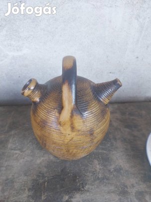 régiseg jelzett edény