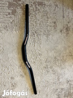 renthal fatbar kormány. 31.8 befogó 38mm emelés.