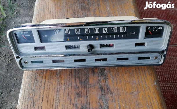 retró autó alkatrész