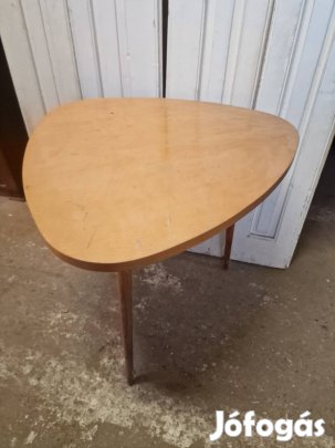 retro dizájn régi kis asztal retro dohányzó asztal 