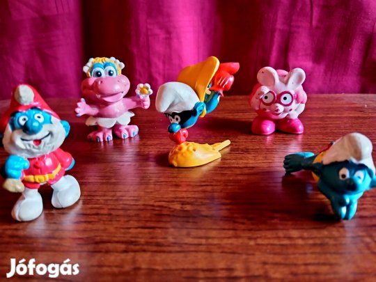 retro játék figurák Hupikék törpikék stb.