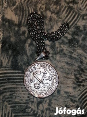 retró nyaklánc medállal