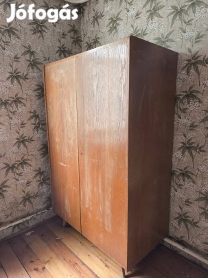 retró ruhás szekrény 
